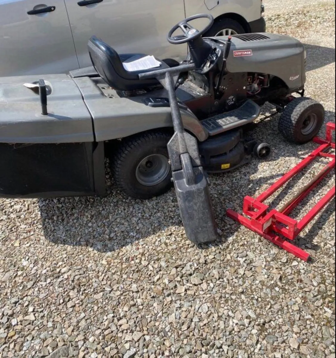 Ride on lawnmower - Image 1