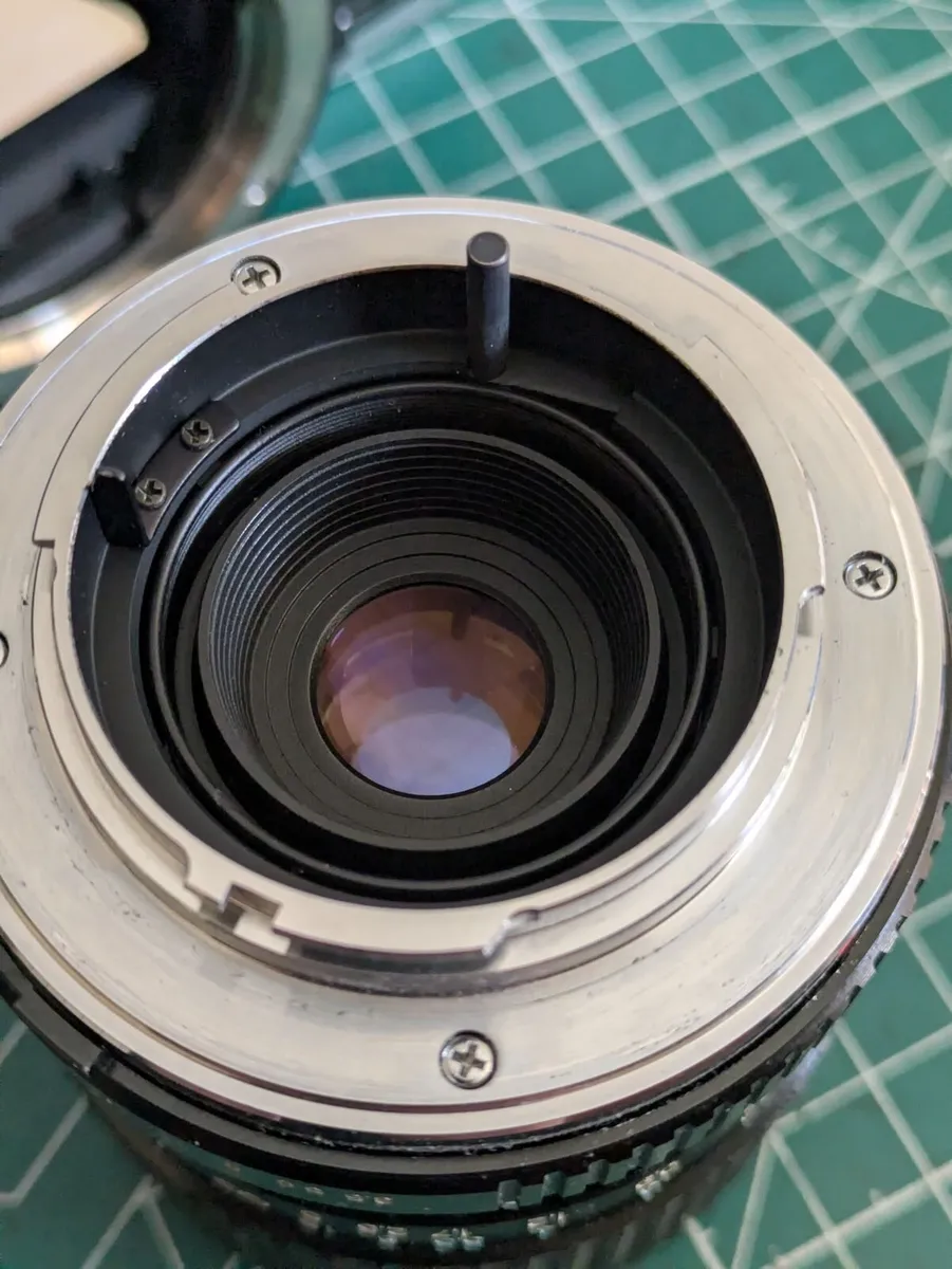 Minolta MD mount Tokina 35-70mm zoom lens - Image 4