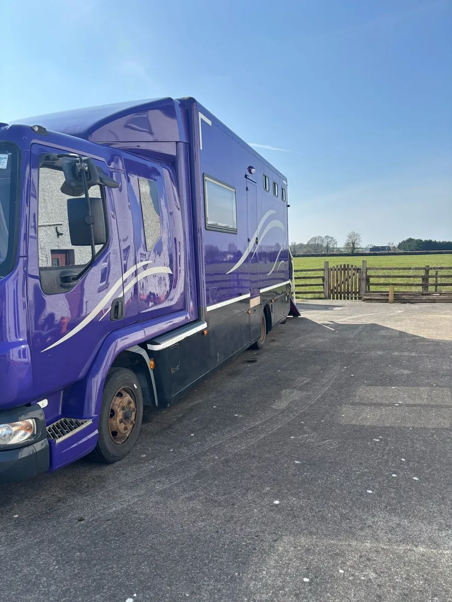 7.5 ton horse lorry - Image 1