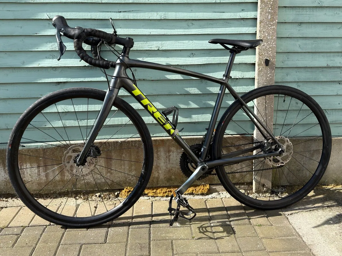 Trek Emonda ALR 4 Road Racing Bike - Image 1