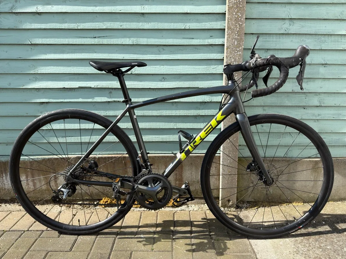 Trek Emonda ALR 4 Road Racing Bike - Image 2