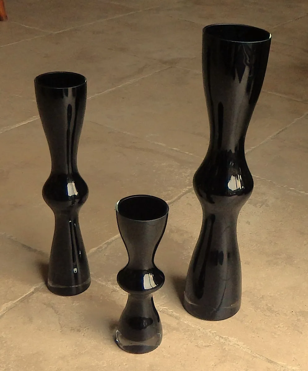 Set of 3 Villeroy & Boch Black Glass Vases - Image 3