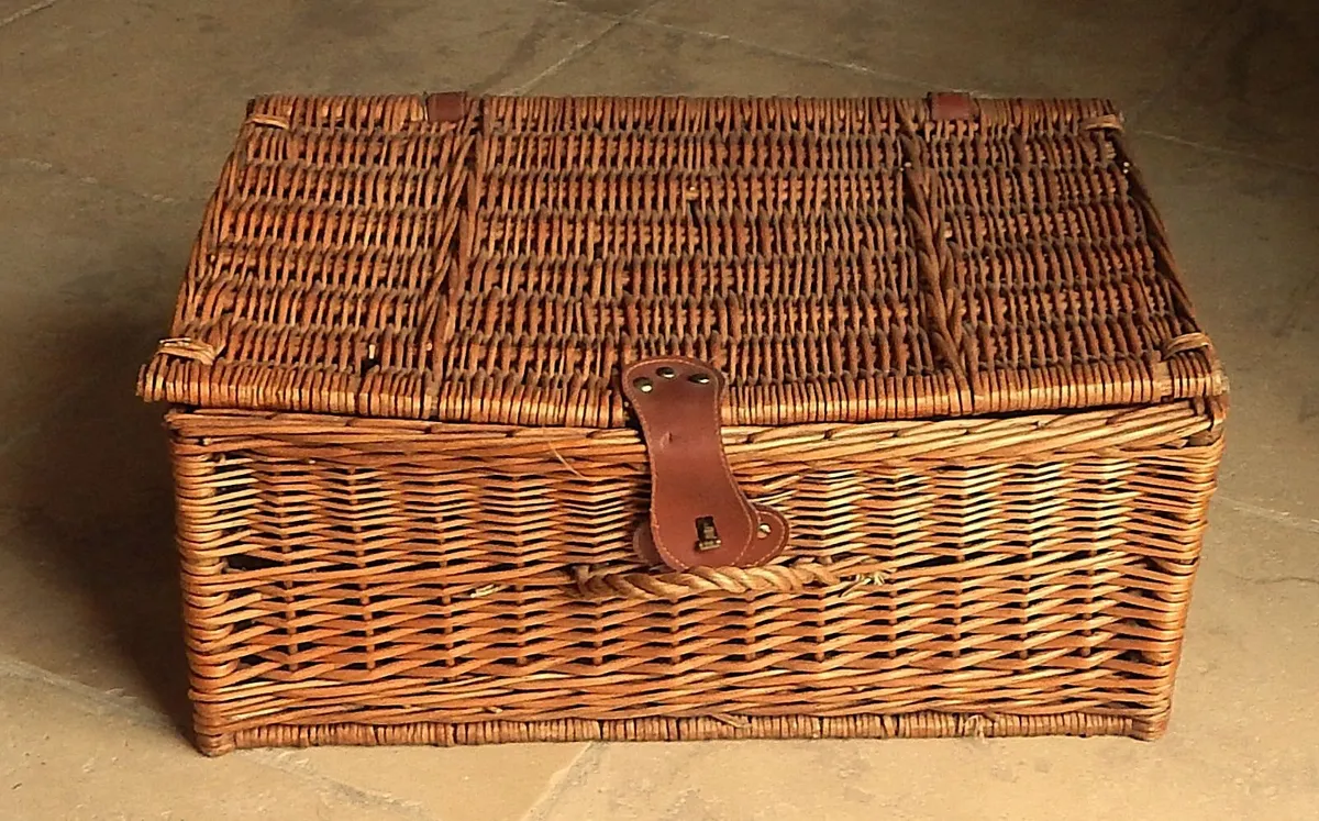 Large Wicker Hamper Basket - Image 2