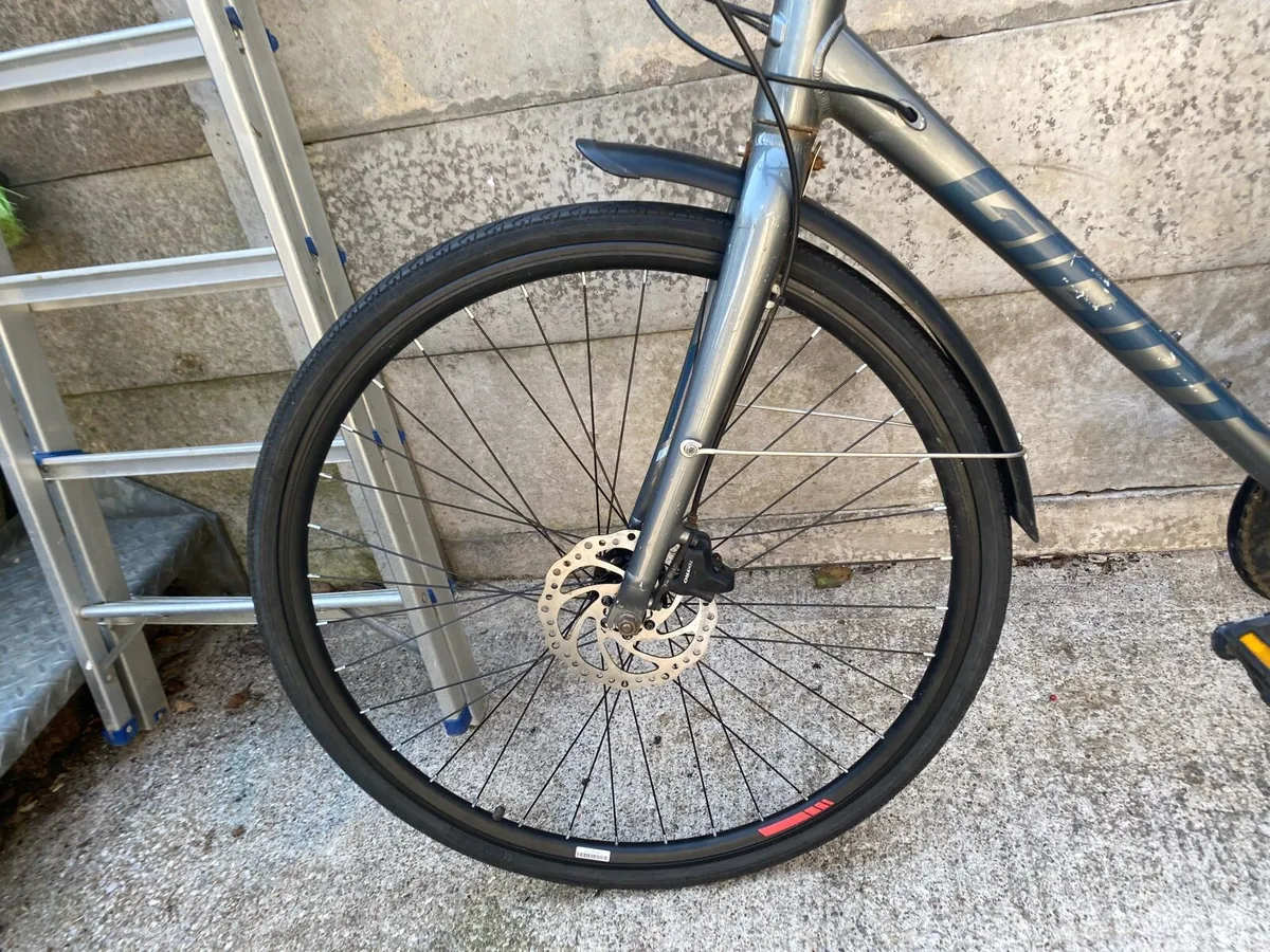 Giant Escape 2 Hybrid Means Bikes - Image 3