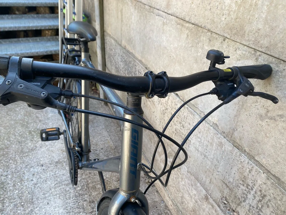 Giant Escape 2 Hybrid Means Bikes - Image 4