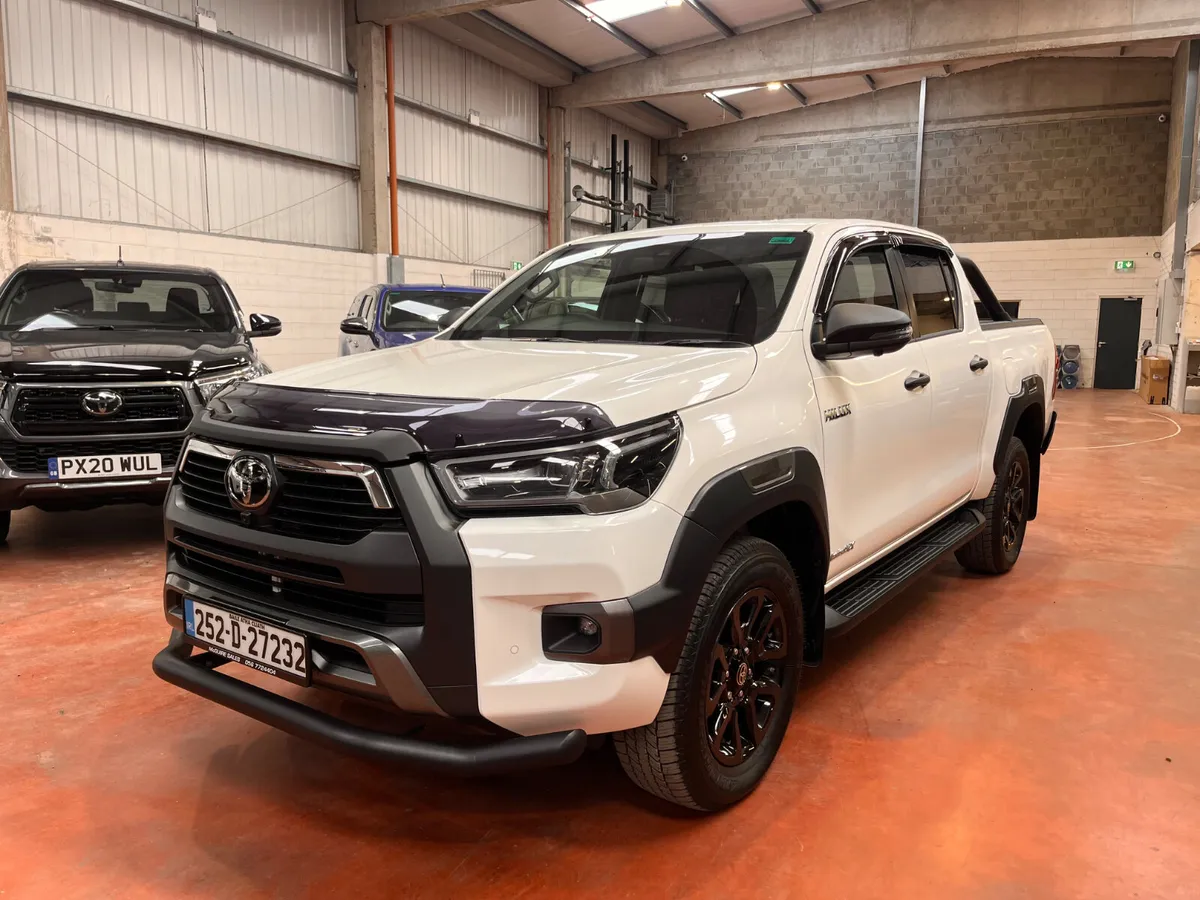 252 Toyota Hilux  InvincibleX 2.8 Auto - Image 1