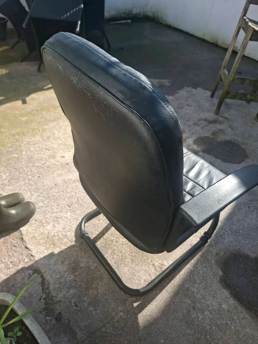 Very comfortable Conference chair - FREE - Image 4