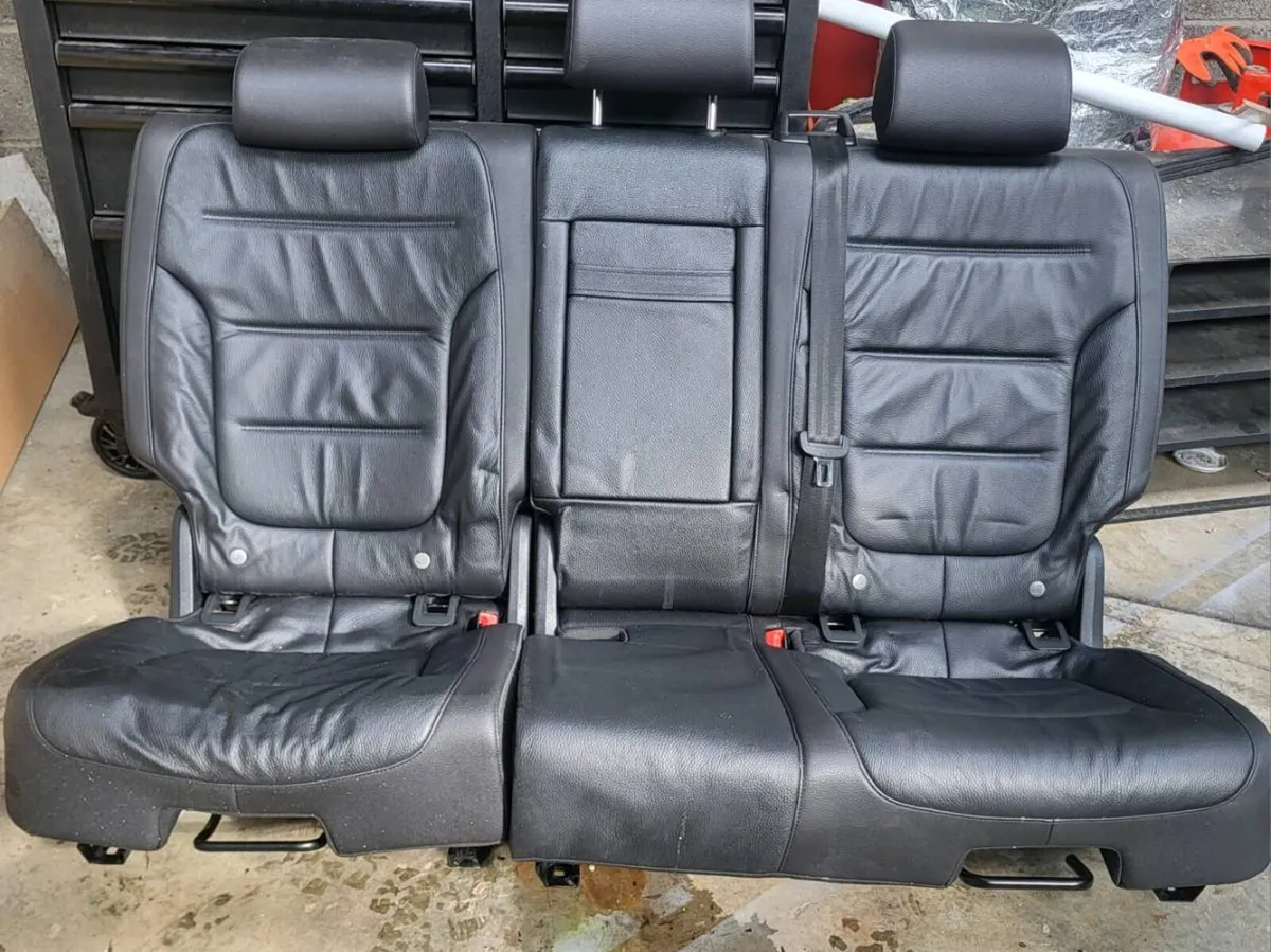 2017 Touareg back seats