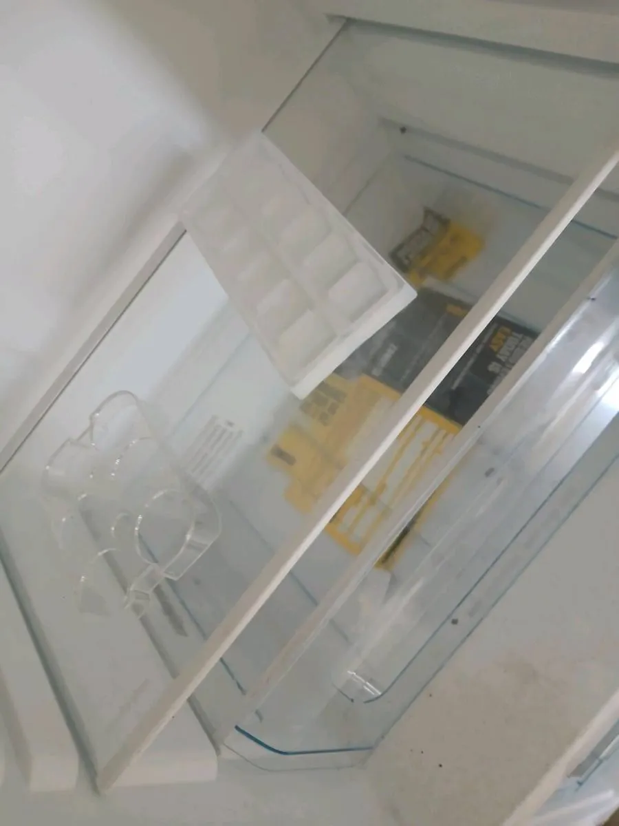 Fridgefreezer drawers and shelves fully set - Image 3