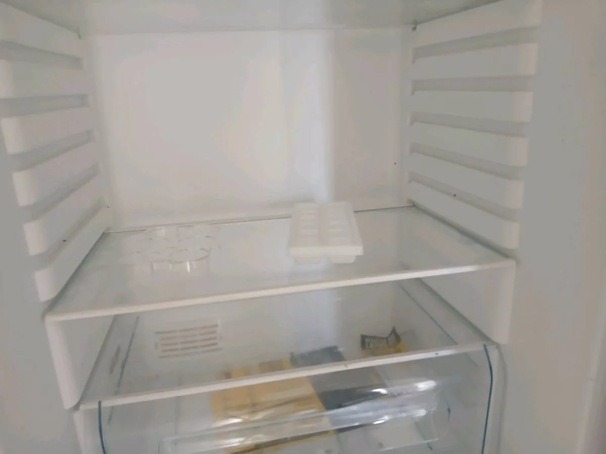 Fridgefreezer drawers and shelves fully set - Image 4