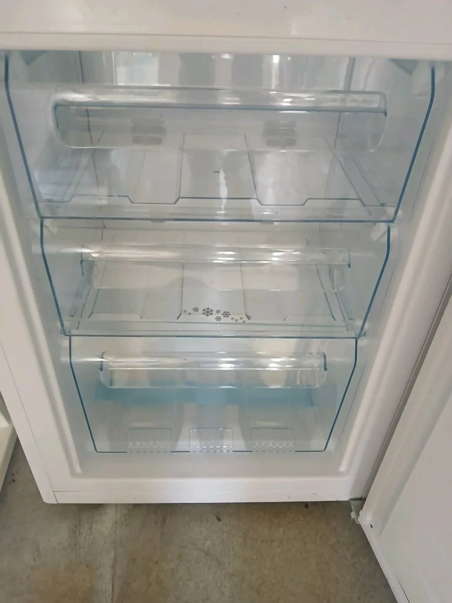 Fridgefreezer drawers and shelves fully set - Image 1