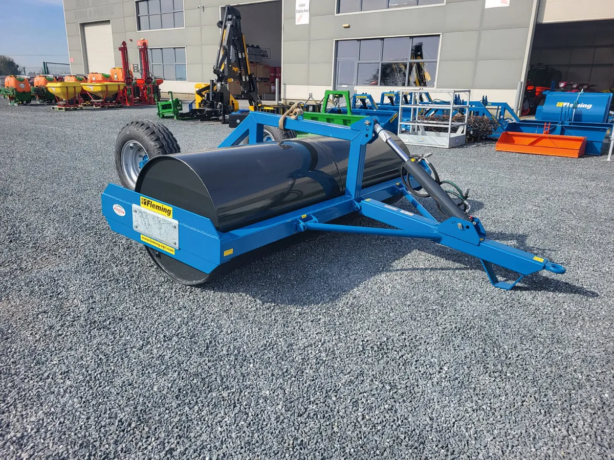 New Fleming 9ft Roller on Wheels - Image 1