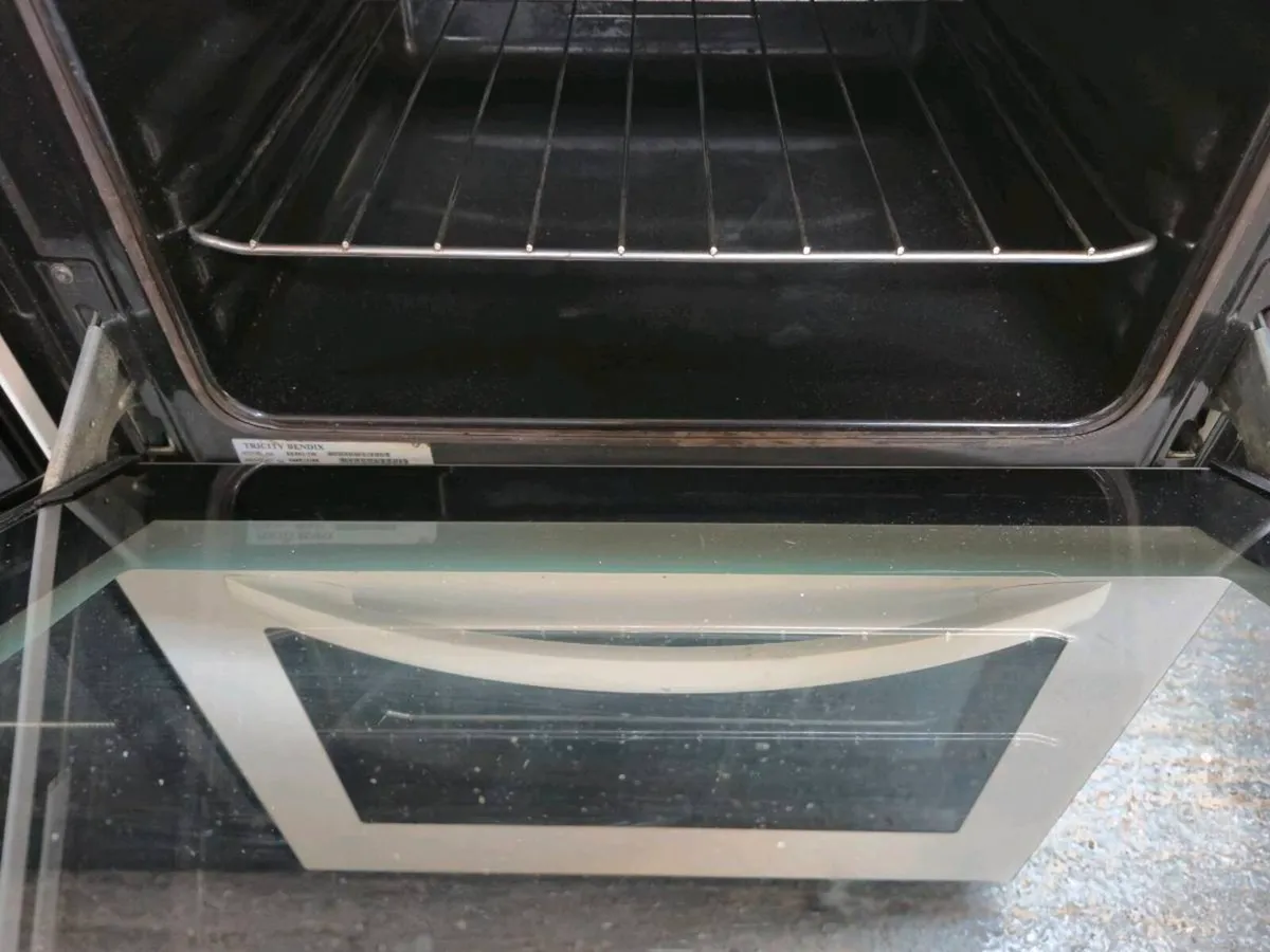 Zanussi Freestanding Electric Cooker 60cm - Image 4