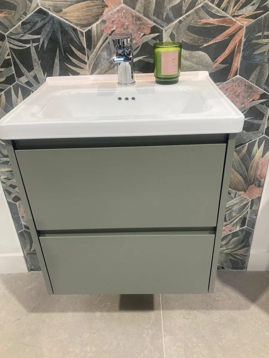 Bathroom vanity unit - Image 1