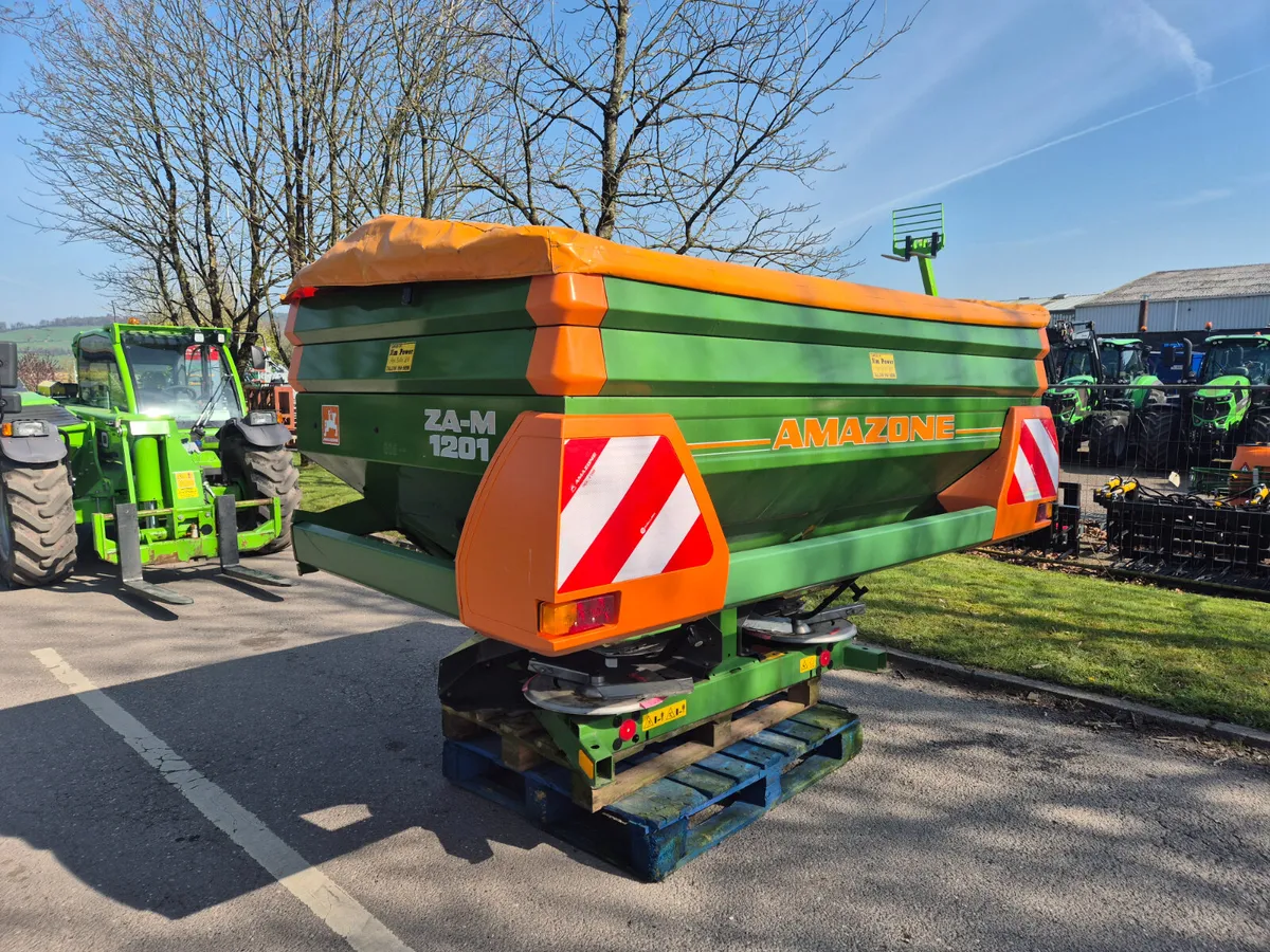 Amazone ZA-M 2.2 Ton spreader - Image 2