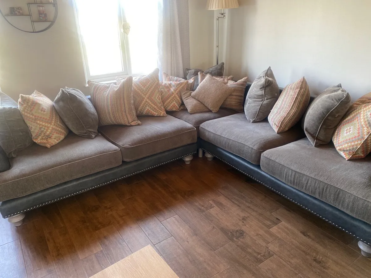 Corner sofa - Image 1