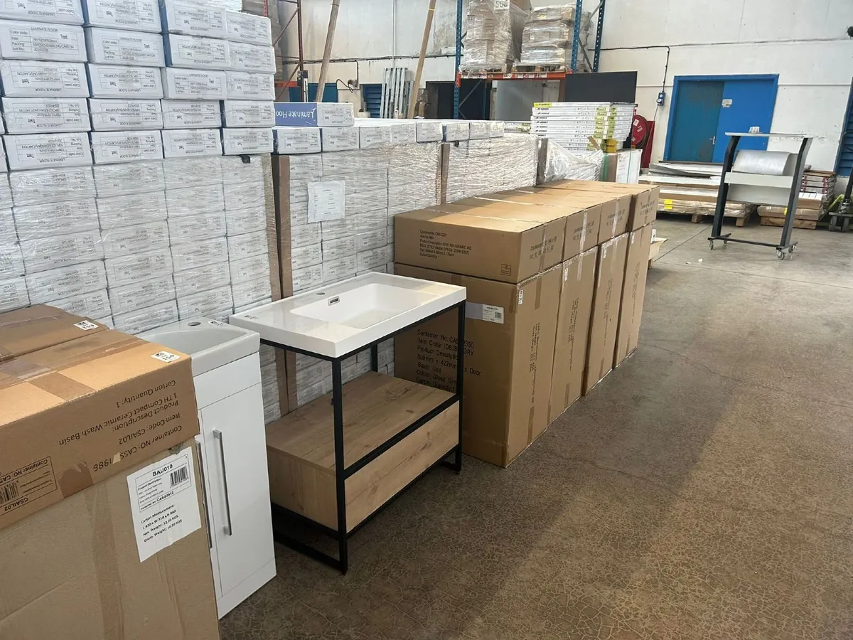 Bathroom/flooring /carpet auction - Image 1