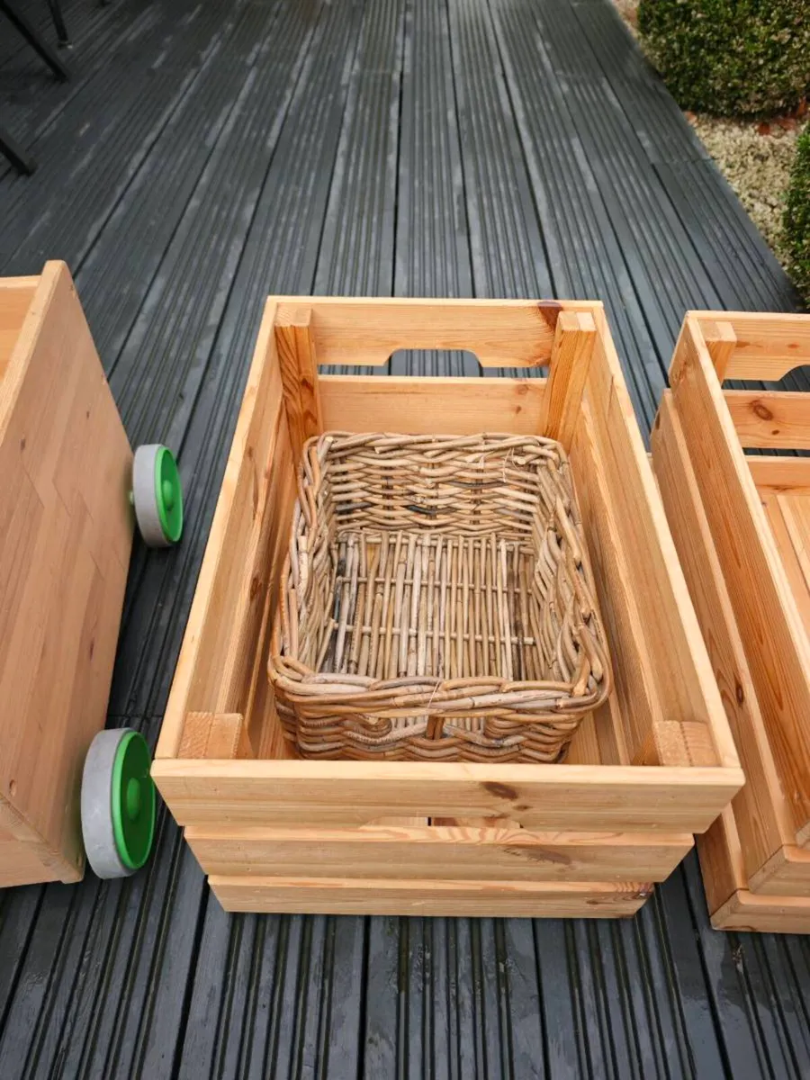 5 Wood box Dublin 18 collection - Image 1