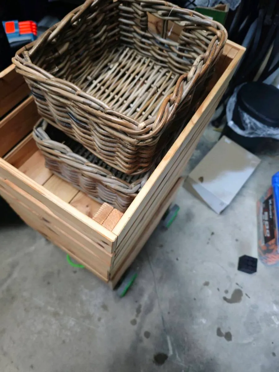 5 Wood box Dublin 18 collection - Image 2