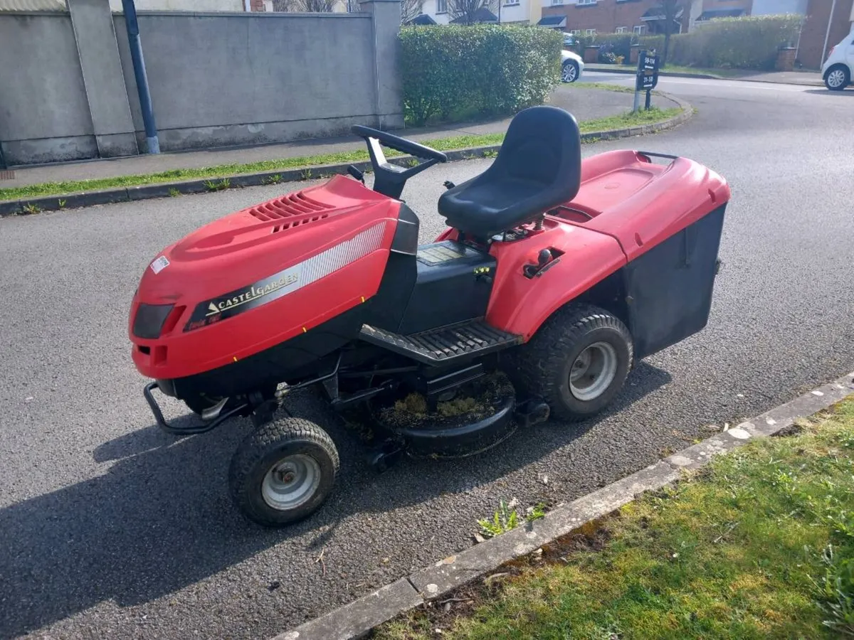 Ride on lawnmower - Image 1