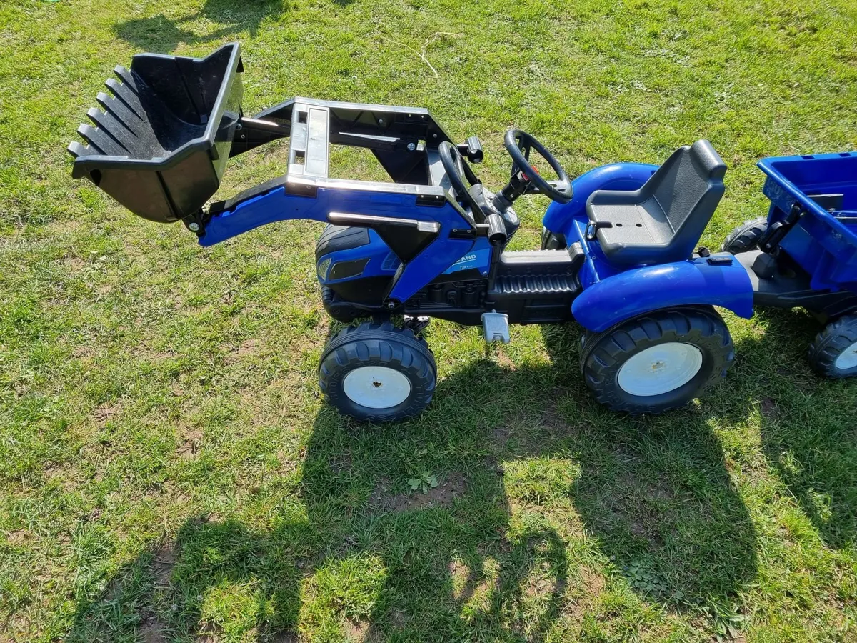 Toy Ride-on Tractor: New Holland, Pedals - Image 1