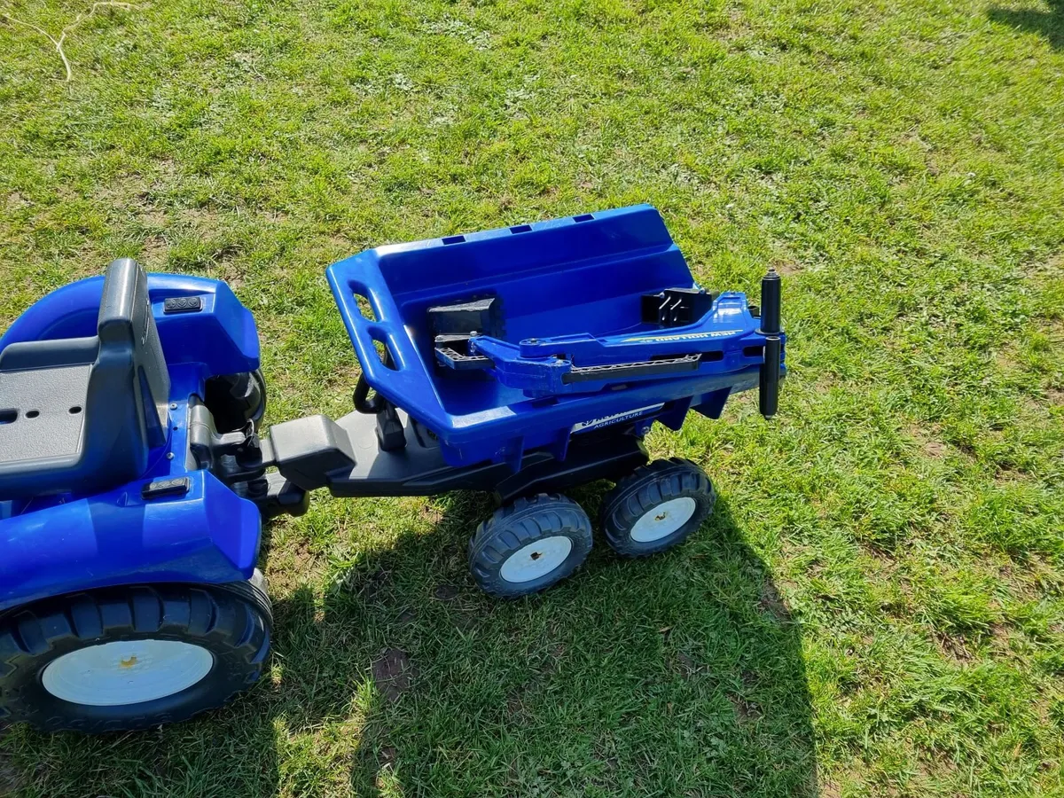 Toy Ride-on Tractor: New Holland, Pedals - Image 2