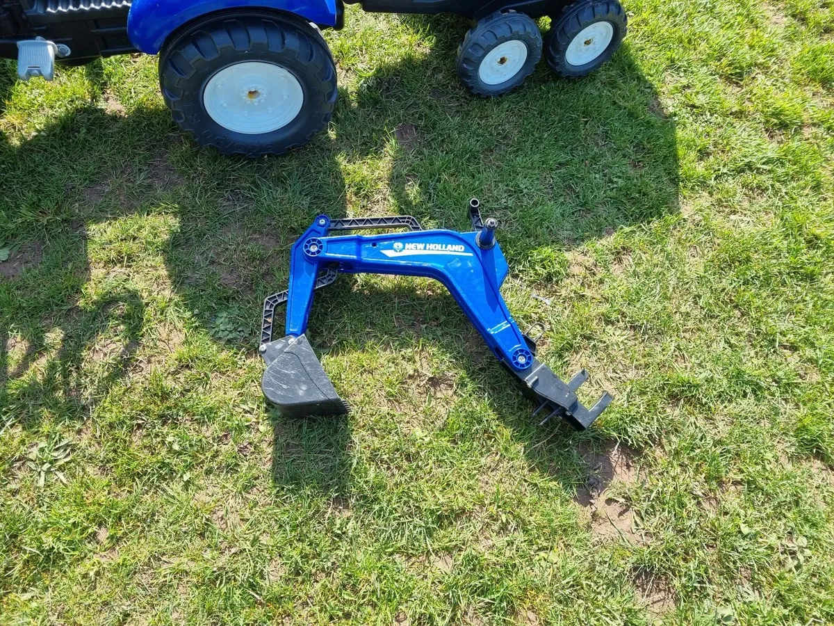 Toy Ride-on Tractor: New Holland, Pedals - Image 3