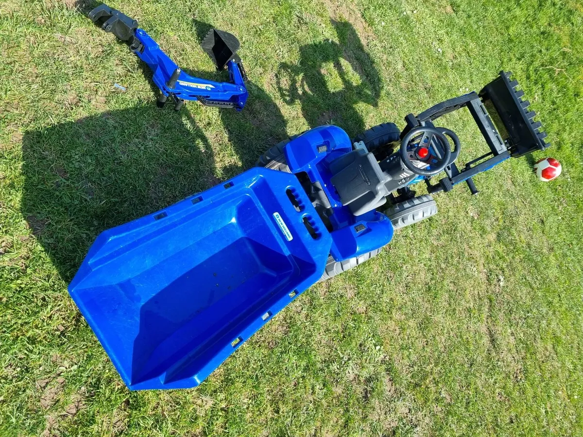 Toy Ride-on Tractor: New Holland, Pedals - Image 4