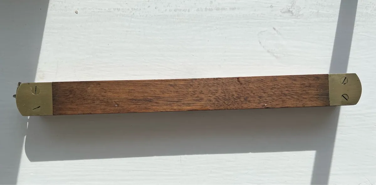 Early 1900s Antique spirit level and a vintage saw - Image 2