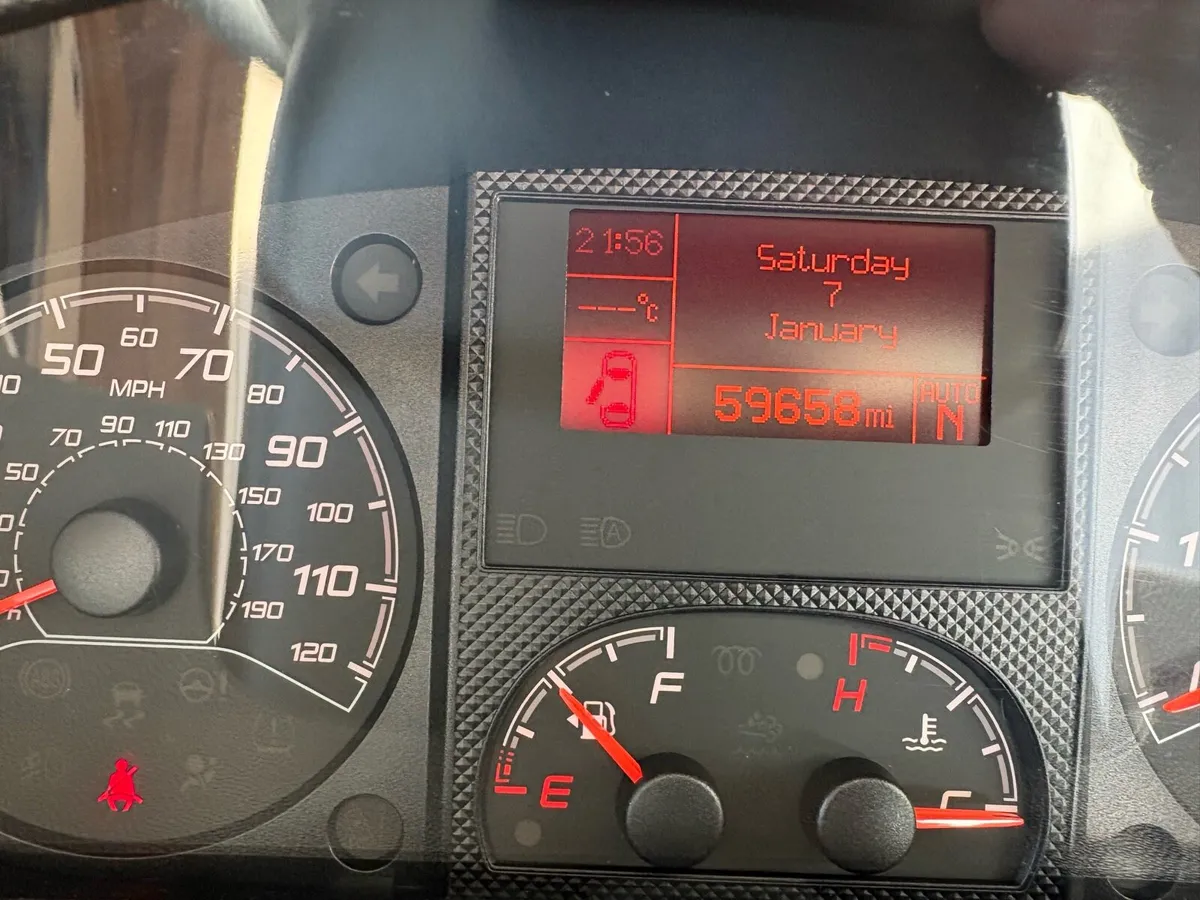 2018 Roller Team Auto-Roller 747 - Image 2