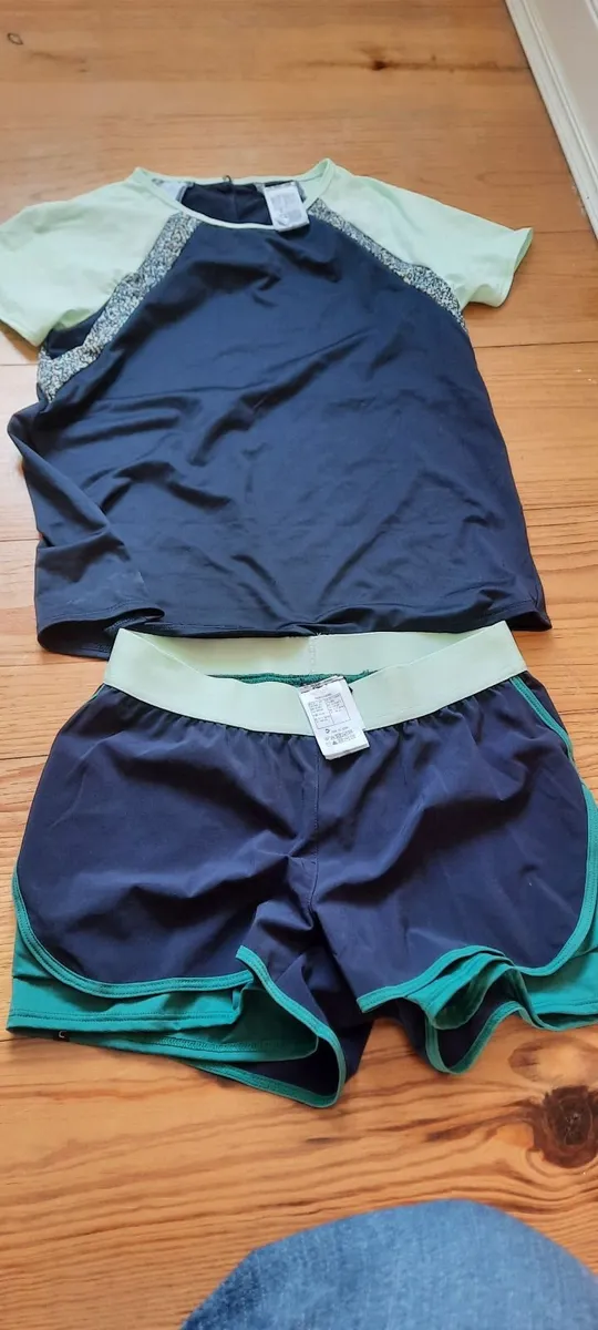 Decathlon matching shorts and top set - Image 1