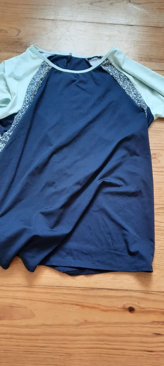 Decathlon top