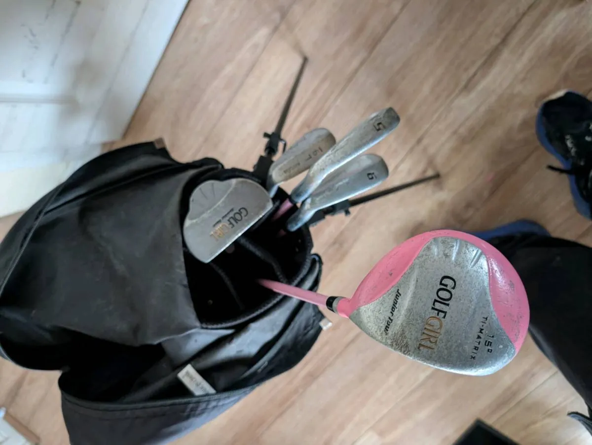 Girls Golf clubs first come first served - Image 3
