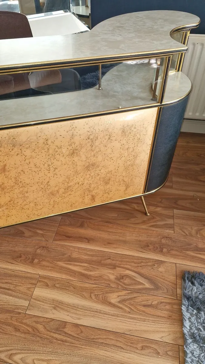 50s style curved home bar - Image 1