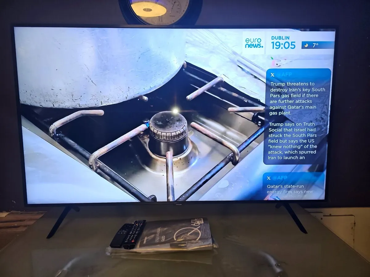 55" Samsung Quantum 4K HDR Smart QLED TV X 2 Remot - Image 2