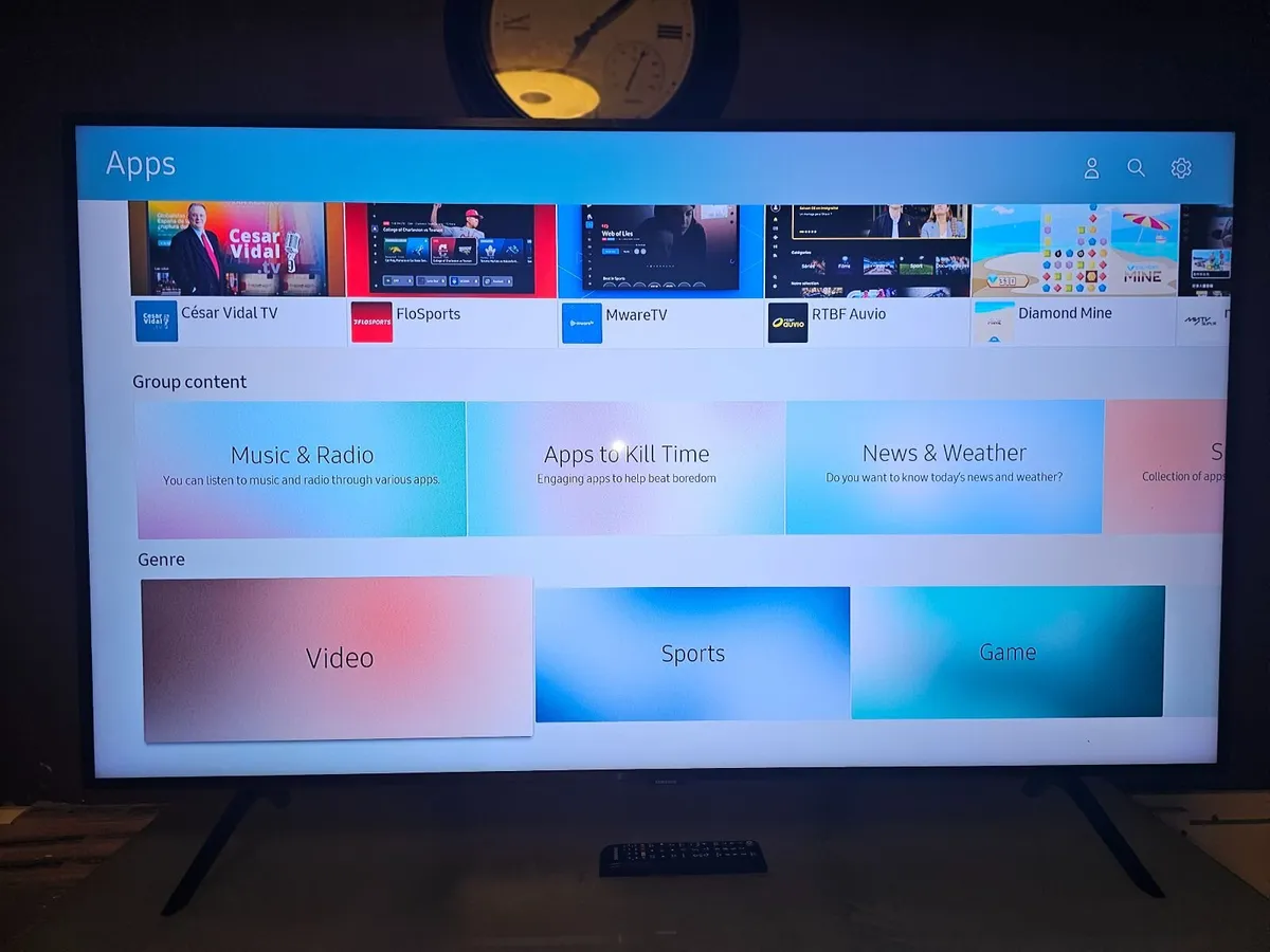 55" Samsung Quantum 4K HDR Smart QLED TV X 2 Remot - Image 3