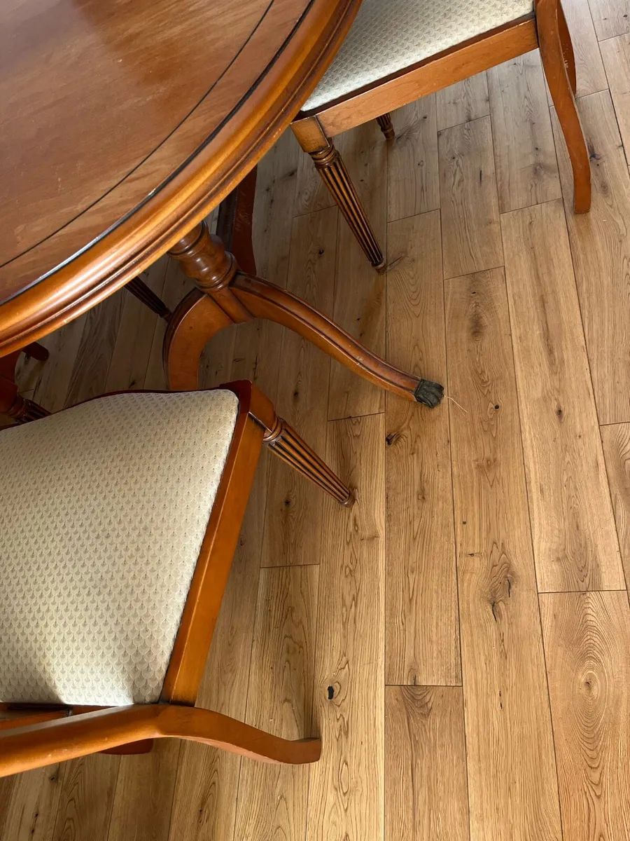 Table with chairs - Image 2