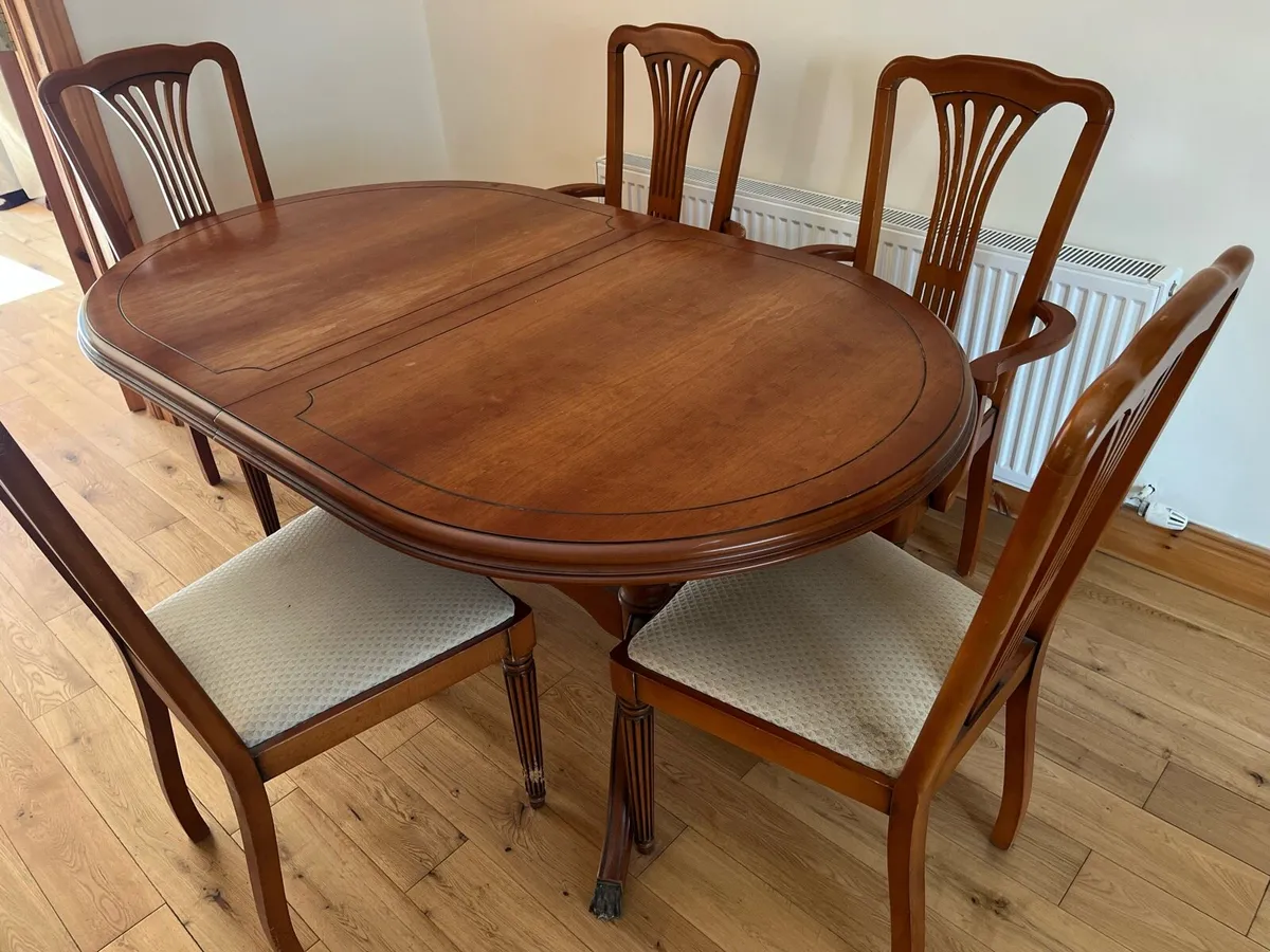Table with chairs - Image 1