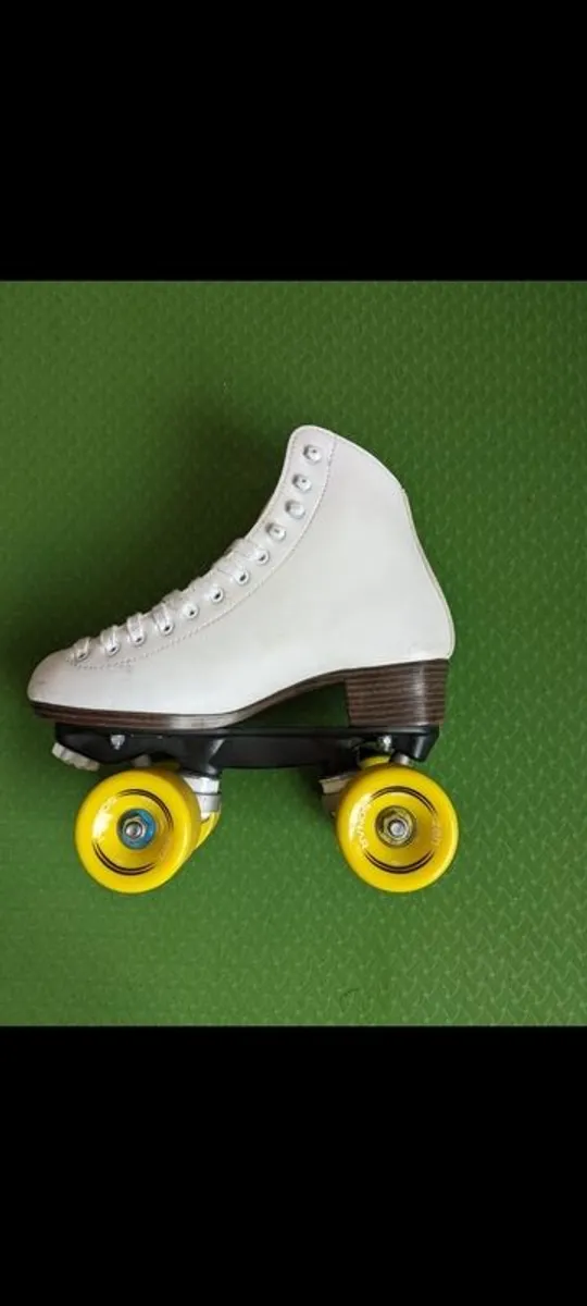 Roller skates Riedell Angel excellent condition rarely worn. - Image 1