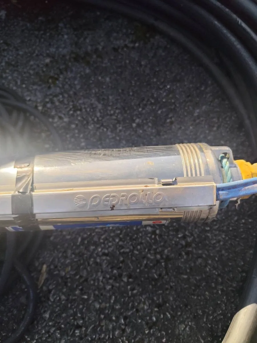 Submersible water pump + 230 ft of pipe - Image 3