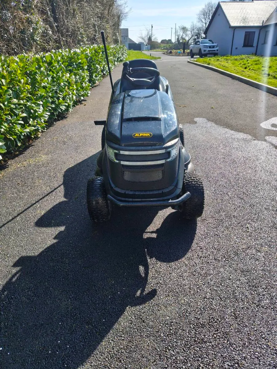 Ride on lawnmower - Image 2