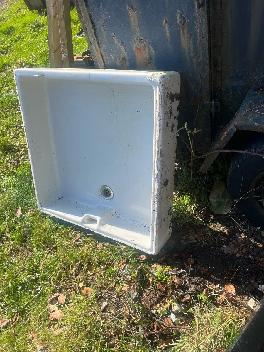 Square shape Bellcast sink - Image 1