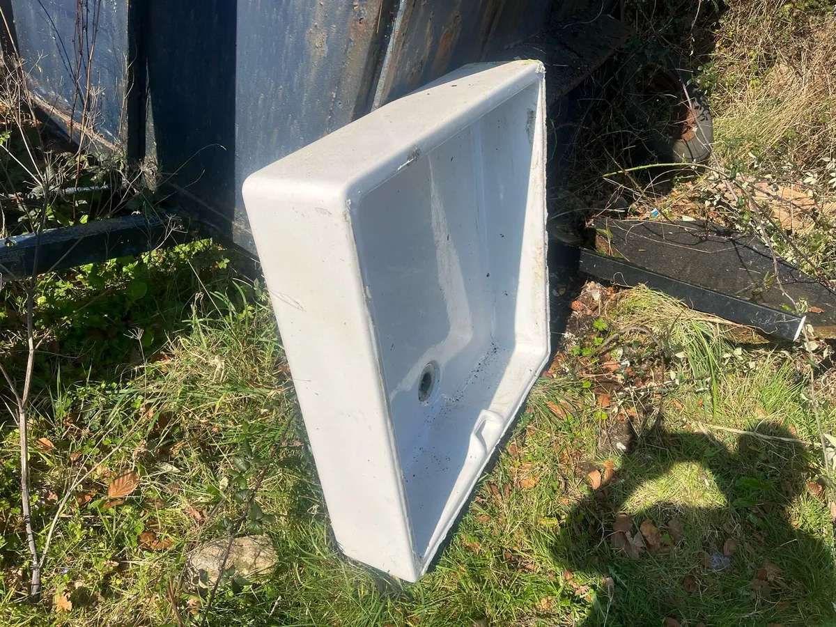 Square shape Bellcast sink - Image 2