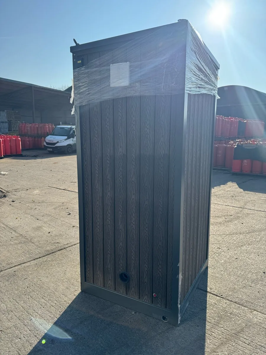 Single toilet block. Toilet shower block - Image 3