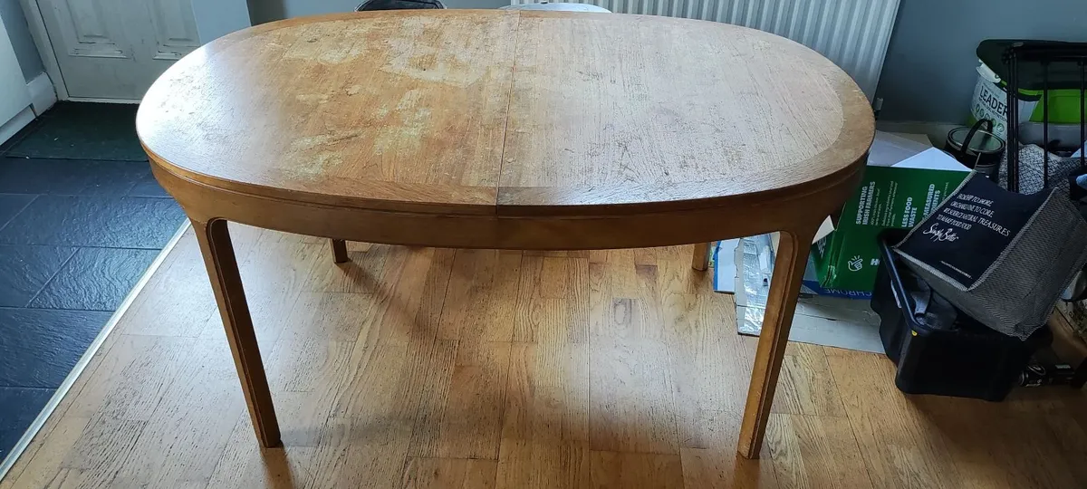 Kitchen table - Image 1