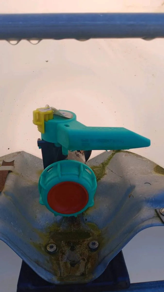 IBC + blue barrels. - Image 3