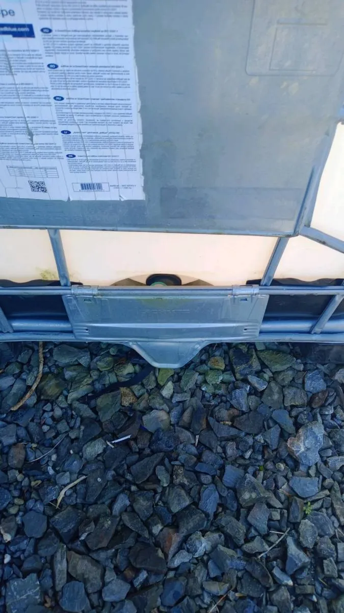 IBC + blue barrels. - Image 4