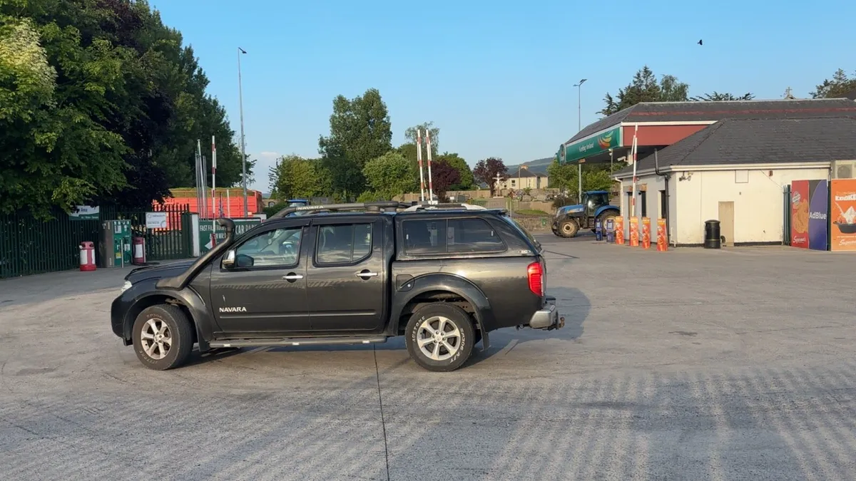 Navara D40 canopy - Image 2