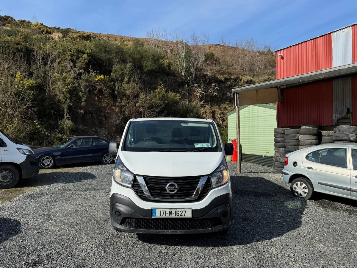2017 Nissan NV300 - Image 2