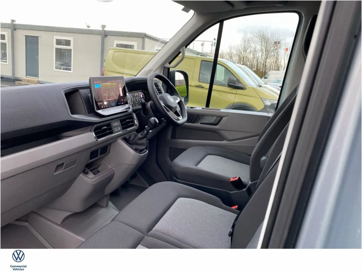 Volkswagen Crafter 30 Highline MWB 2.0TDi 140bhp M - Image 4